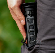 FW-XF2 Thermal Imaging Monocular dengan jarak deteksi 1000m, umur baterai >5h, dan tingkat perlindungan IP65